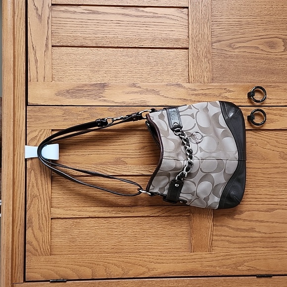 Classic Coach Cross Body Bag - Picture 7 of 7